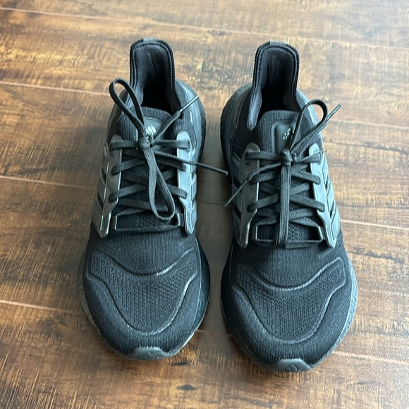 ADIDAS ORIGINALS // Ultraboost 22 Sneakers // US 8 (EU 40) - Picture 3 of 12